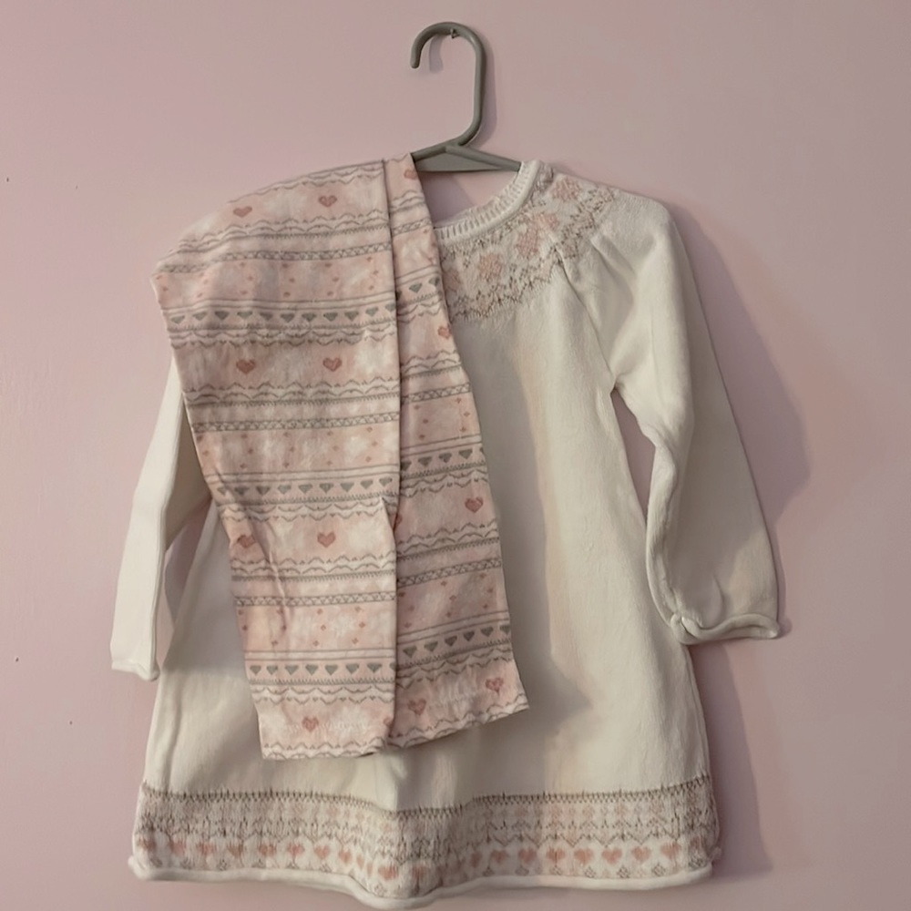 Sweater top, with cotton pants, size 5 very nice quality, size 5 girls